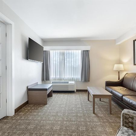 Best Western Plus Windjammer Inn & Conference Center Burlington Exteriér fotografie