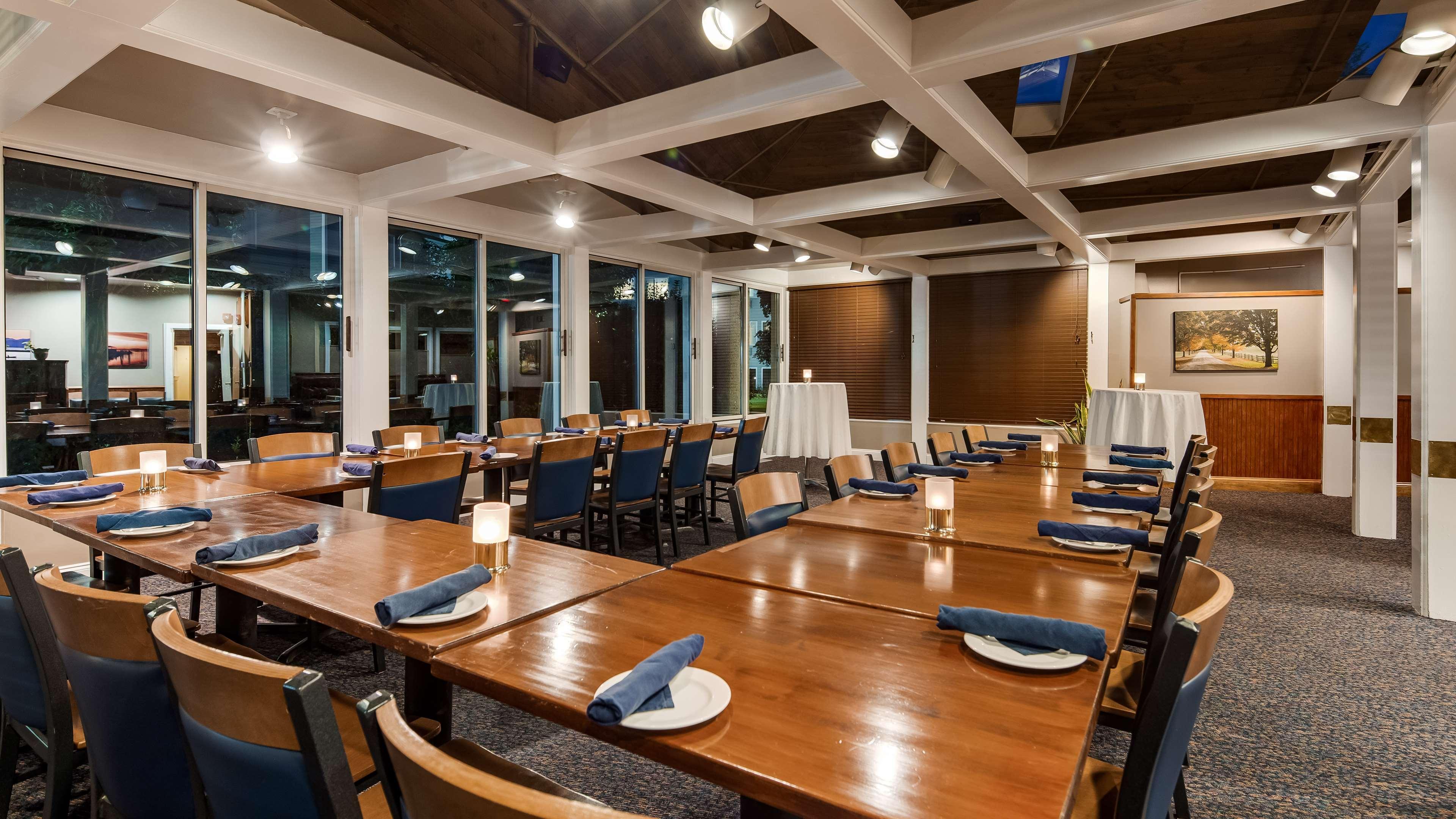 Best Western Plus Windjammer Inn & Conference Center Burlington Exteriér fotografie