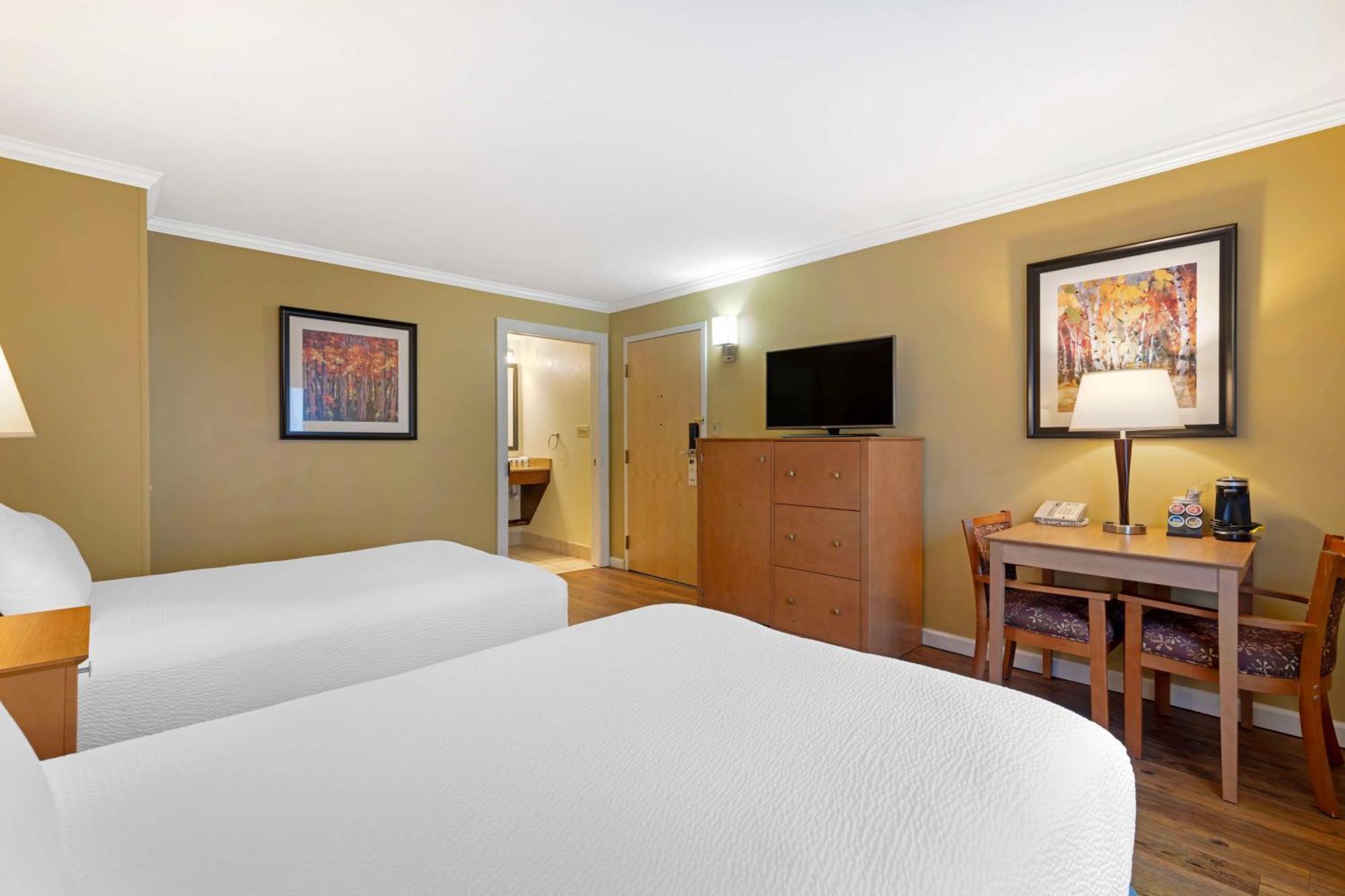 Best Western Plus Windjammer Inn & Conference Center Burlington Exteriér fotografie