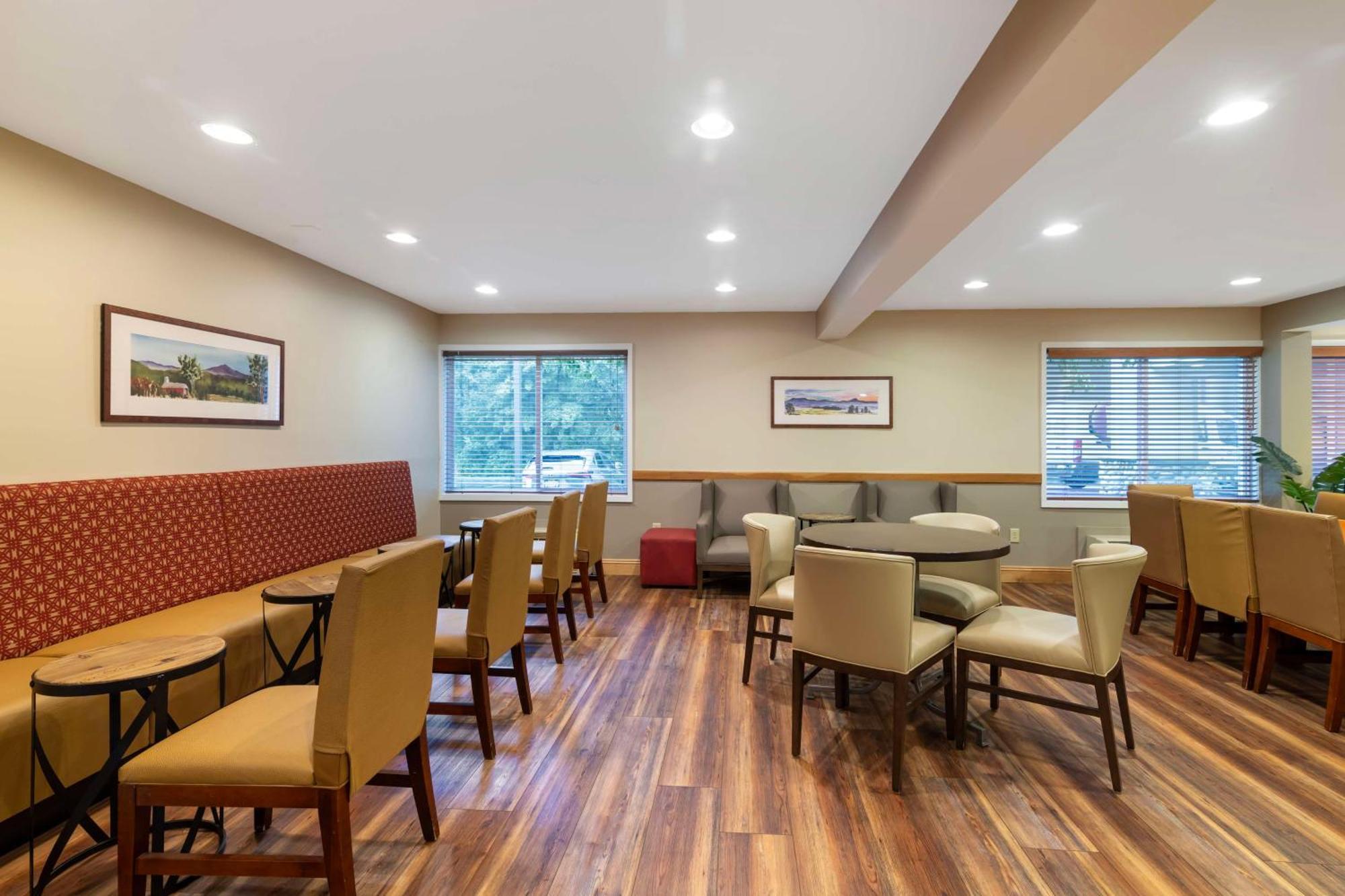 Best Western Plus Windjammer Inn & Conference Center Burlington Exteriér fotografie